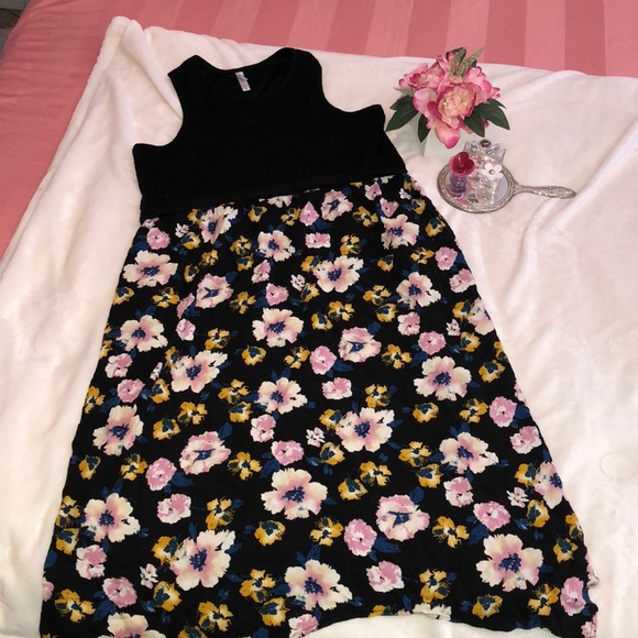 Xhilaration Dresses & Skirts - Xhilaration floral maxi dress
